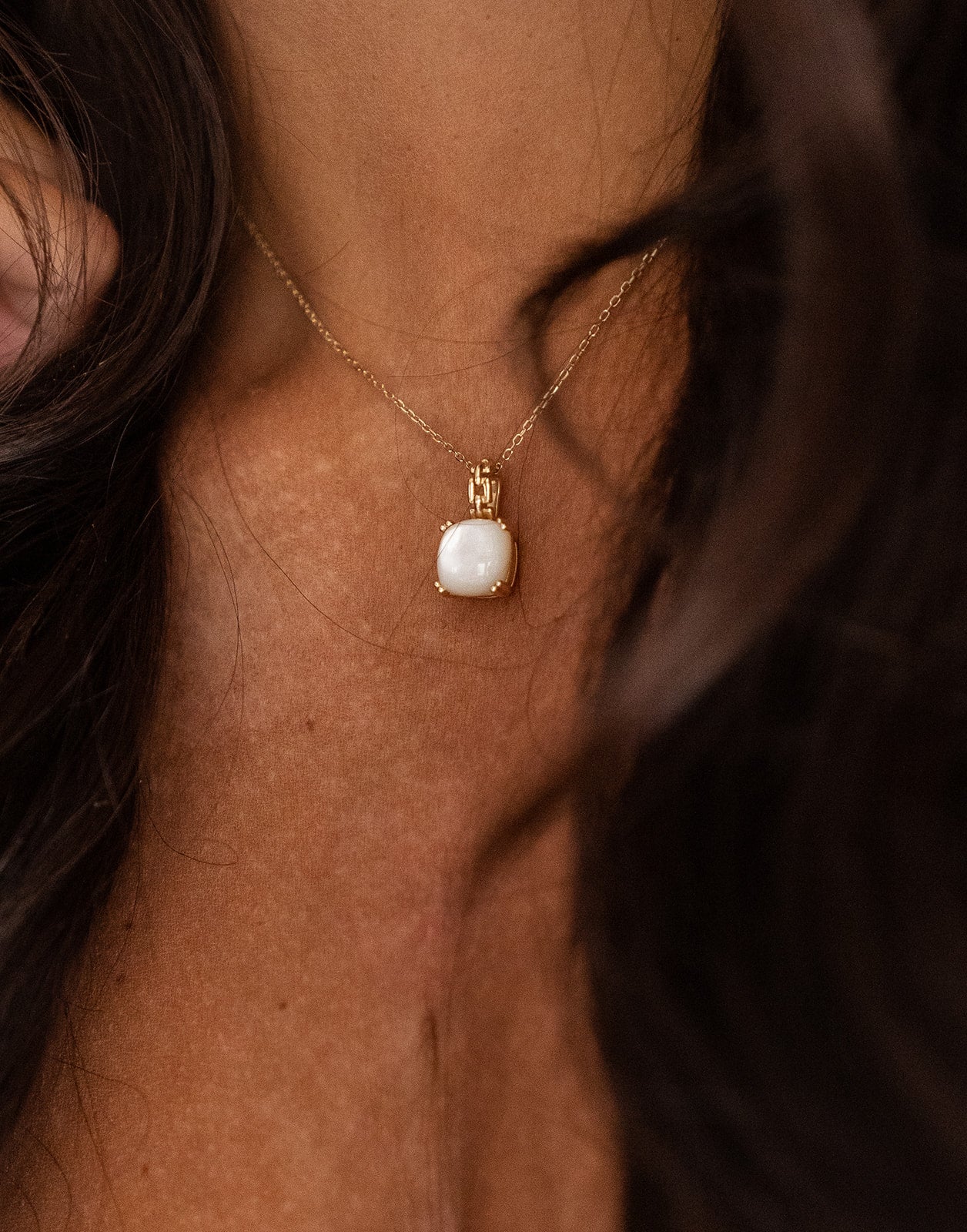 Mother of Pearl Pendant Necklace